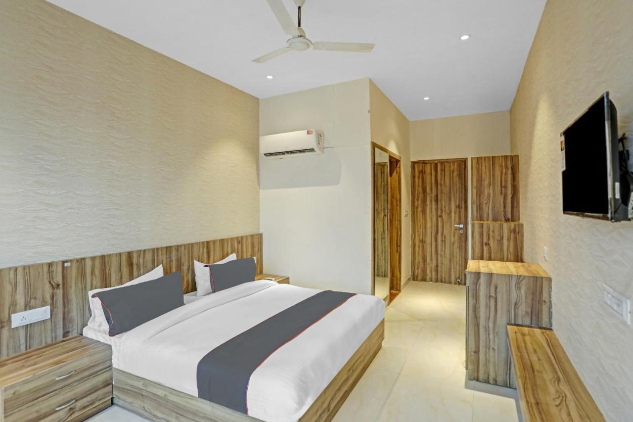 Collection O 85238 Tulika Garden Hotel Izatnagar ภายนอก รูปภาพ