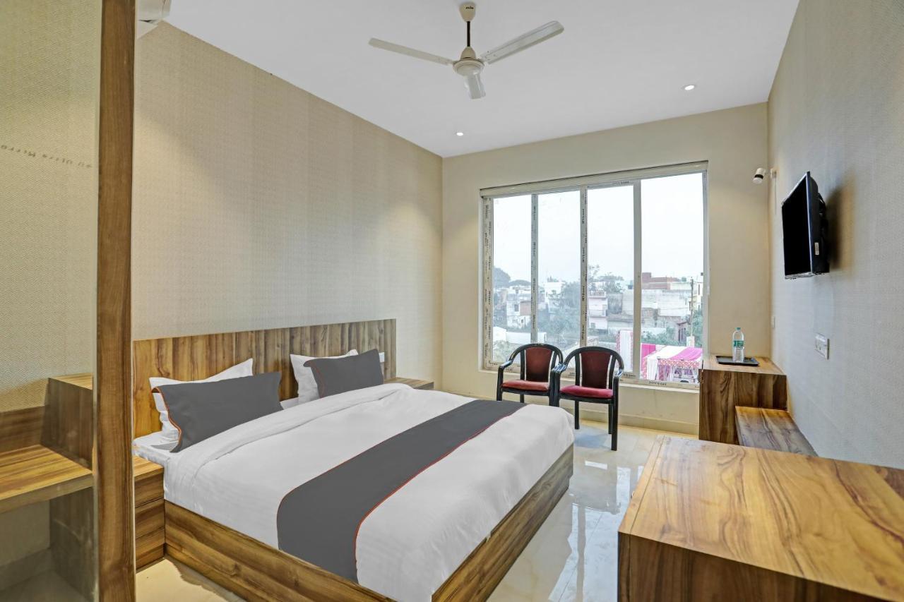 Collection O 85238 Tulika Garden Hotel Izatnagar ภายนอก รูปภาพ